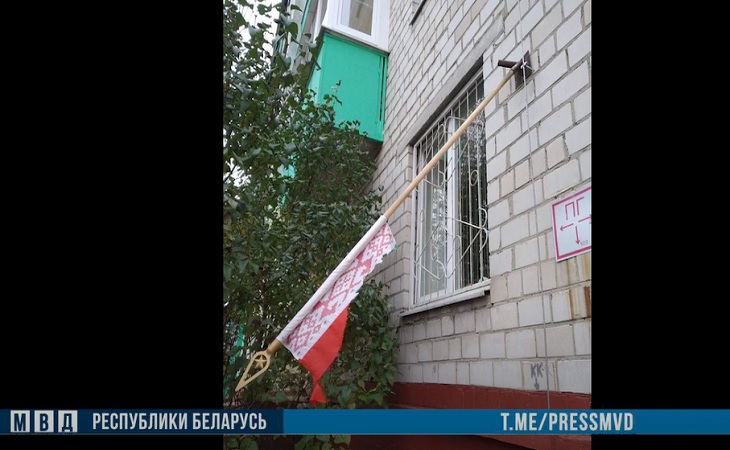 В Осиповичах пьяный мужчина порвал Государственный флаг. Возбуждено дело 