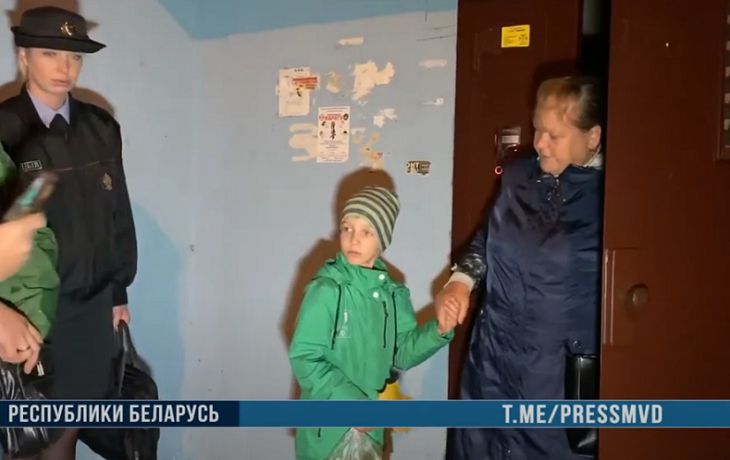 В Гомеле 5-летний мальчик убежал от бабушки, которая не купила мороженое: нашли за 15 км от дома В Гомеле 5-летний мальчик убежал от бабушки, которая не купила мороженое: нашли за 15 км от дома