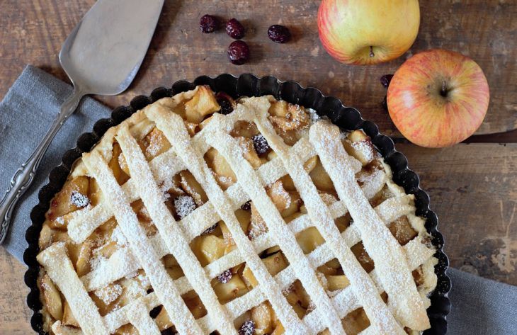 Опытные хозяйки раскрыли 7 секретов, которые помогут сделать яблочный пирог еще вкуснее