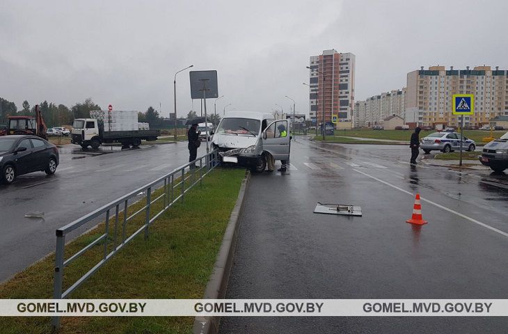 В Гомеле грузовой микроавтобус сбил 12-летнего ребенка на переходе