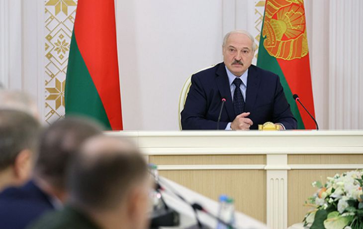 Лукашенко поставил задачу сформировать коллективы СМИ