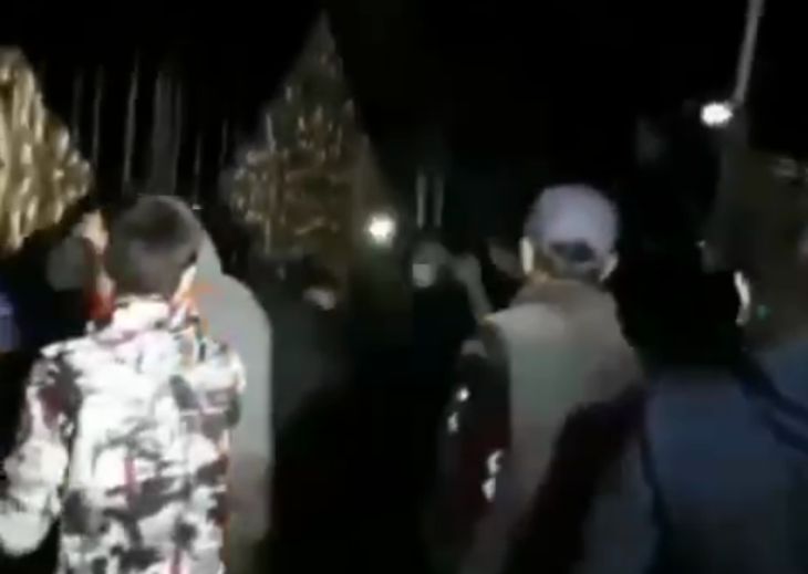 Протесты в Кыргызстане: штурм парламента, КГНБ и освобождение экс-президента Протесты в Кыргызстане: штурм парламента, КГНБ и освобождение экс-президента