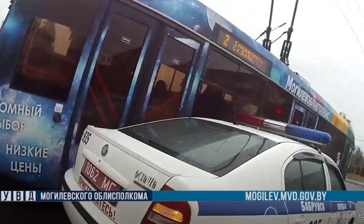 В УВД прокомментировали ДТП с машиной ГАИ и троллейбусом в Бобруйске