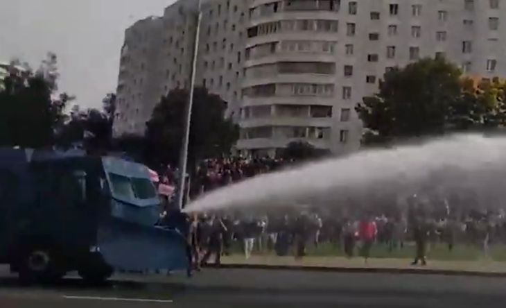 В МВД Беларуси подтвердили применение водометов против протестующих