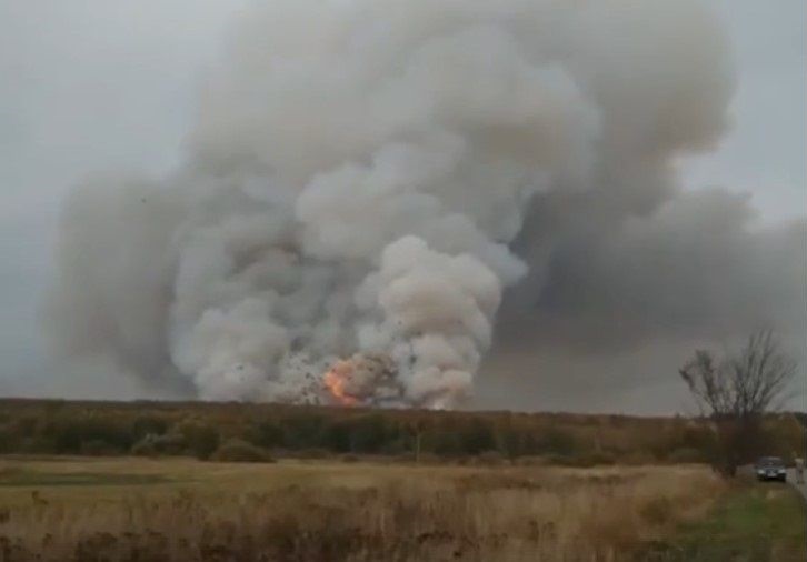 На военном складе в Рязанской области продолжаются взрывы