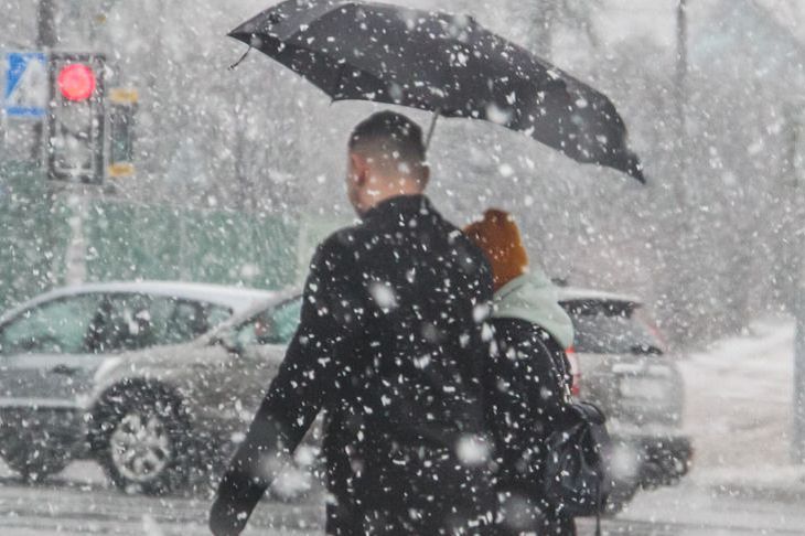 Снег, гололед и сильный ветер. На воскресенье в Беларуси объявлен желтый уровень опасности