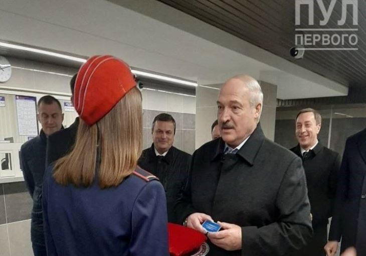 Лукашенко спустился в метро: что там происходит сегодня
