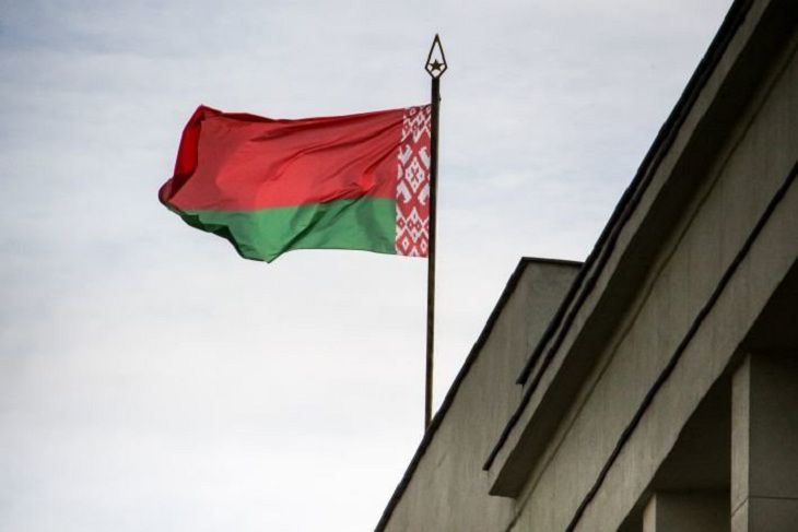 Белорус сорвал госфлаг и поджег: возбуждено уголовное дело  