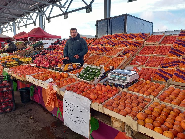 «Любителям клубники придется раскошелиться». Что почем на «Новом Лебяжем» в конце ноября