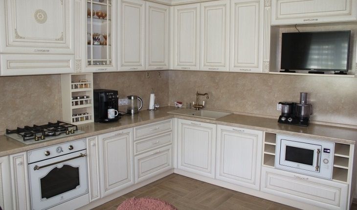 Экс-директора филиала слуцкого комбината обвиняют в получении взятки кухонным гарнитуром