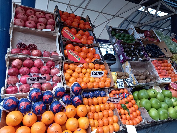 Мандарины – 4-13 рублей. Посмотрели цены «Комаровки» в конце ноября Мандарины – 4-13 рублей. Посмотрели цены «Комаровки» в конце ноября