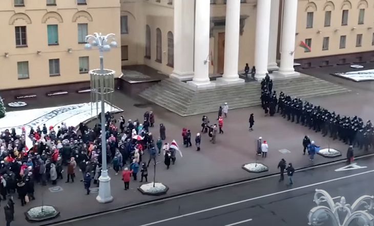 Пенсионеры вышли на протестный марш в Минске