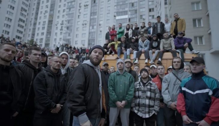 Макс Корж выпустил клип, снятый в Минске: там есть его жена, силовики и БЧБ