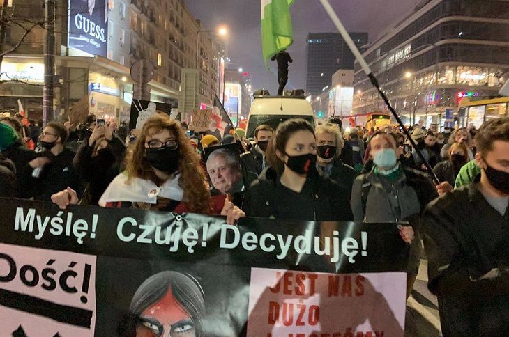 Белорусский союз женщин выступил с заявлением в поддержку женщин Польши, протестующих против запрета абортов