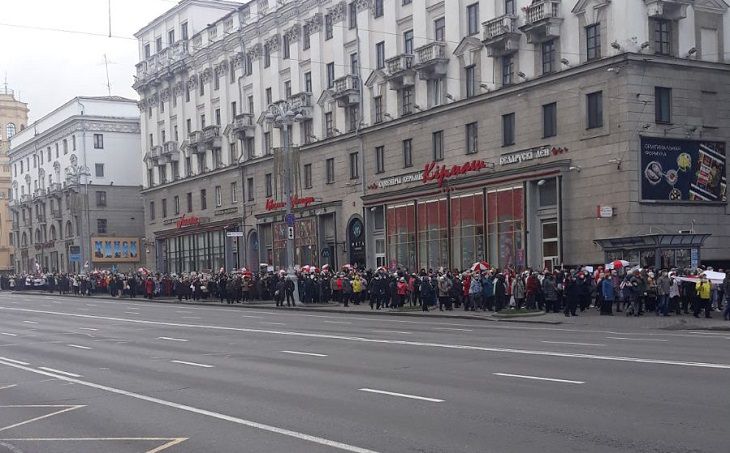 Марш пенсионеров и медиков прошел в Минске: как это было