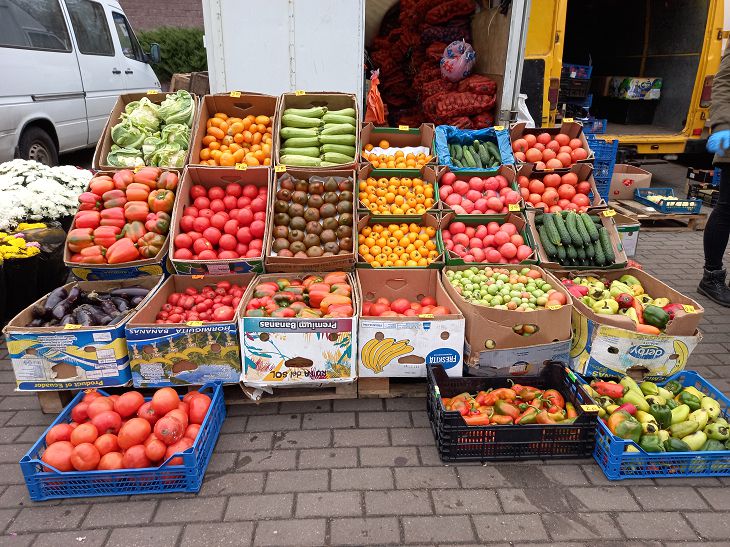 Картошка - от 40 копеек, помидоры - от 2 рублей. За сколько можно закупиться сезонной продукцией на сельхозярмарке в Минске