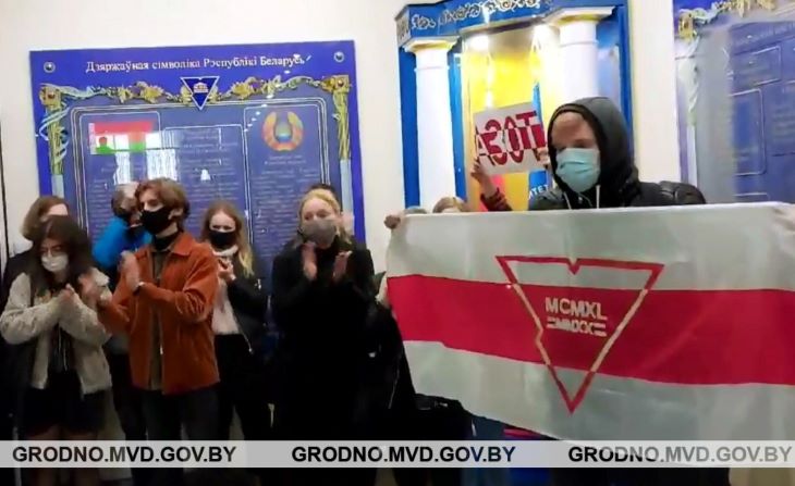 Студента из Гродно отчислили за протесты: повестку вручили прямо в милиции 