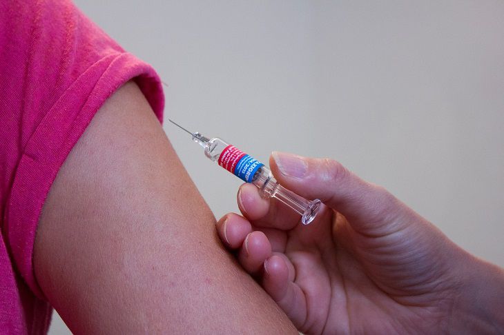 В Минздраве рассказали, когда всем белорусам станет доступна российская вакцина от COVID-19
