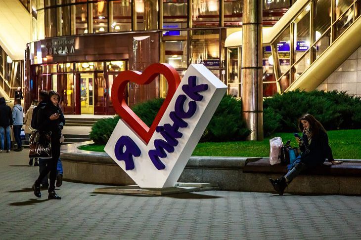 Новости сегодня: 997 случаев коронавируса в Беларуси за сутки, Лукашенко на БелАЭС и марш медиков в Минске