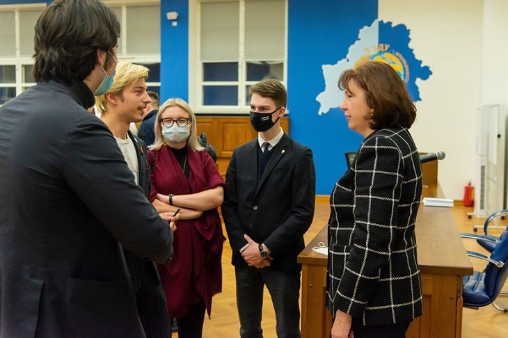 Кочанова о встрече со студентами: «Красивые, умные, эрудированные, но чувствуется недоинформированность»