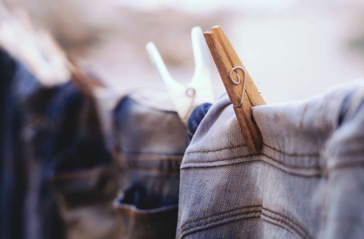 Несколько полезных советов о том, как отстирать трудновыводимые пятна на белой одежде