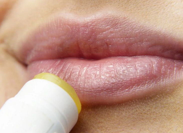 Внимание на губы: врач описал смертельно опасный симптом COVID-19