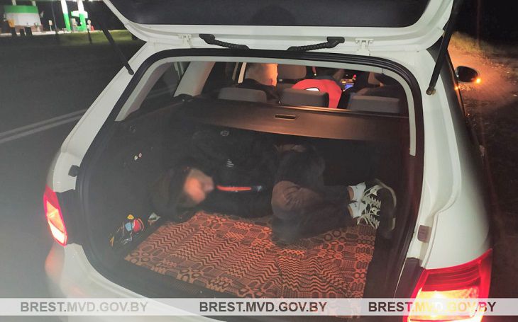 В Каменецком районе ГАИ остановила авто с пассажиром в багажнике 