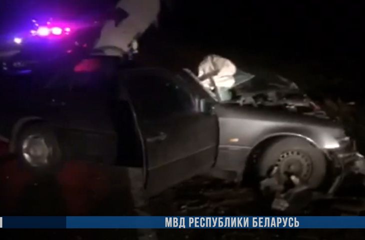 Страшное ДТП под Могилевом: Mercedes врезался в бетономешалку, водитель погиб