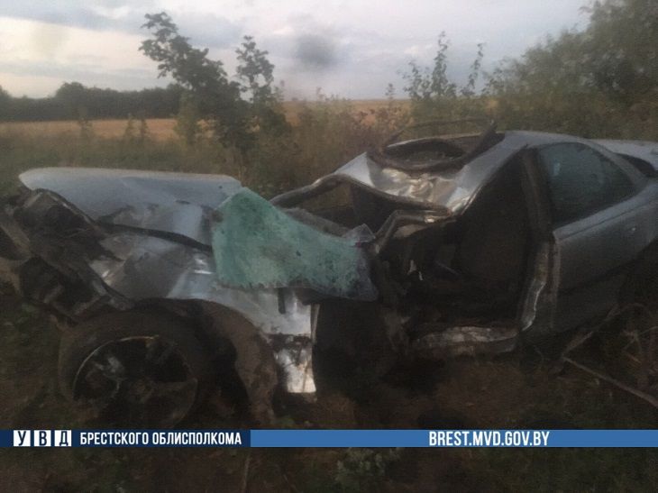 В Ляховичах судили водителя, пустившего за руль 15-летнюю девочку. Она разогналась до 120 км/час и погибла в ДТП