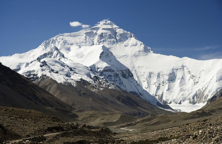 Ученые перечислили 5 неожиданных фактов о самой высокой горе в мире