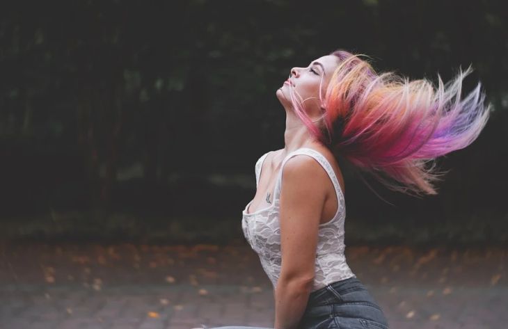 Как правильно ухаживать за окрашенными волосами: 5 нюансов, о которых мало кто знает Как правильно ухаживать за окрашенными волосами: 5 нюансов, о которых мало кто знает