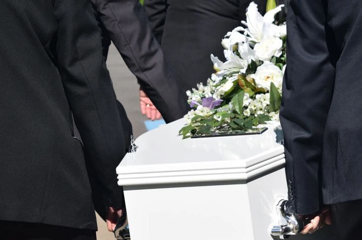 Умерший от коронавируса мужчина вернулся домой после собственной кремации 