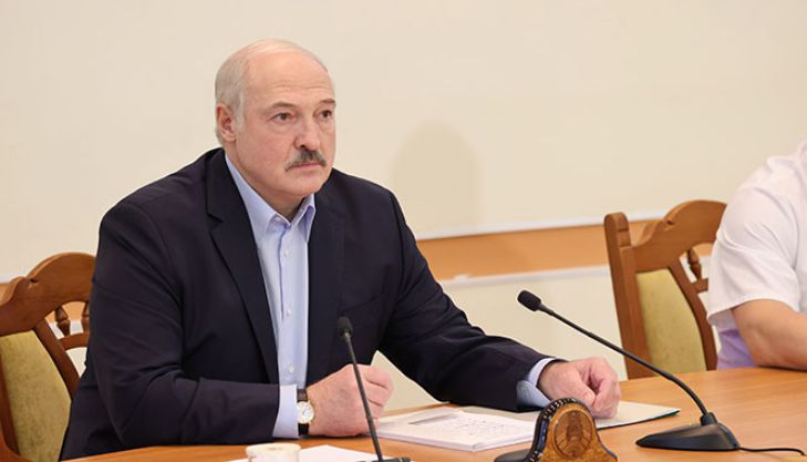 Лукашенко заявил, что не будет президентом при новой Конституции