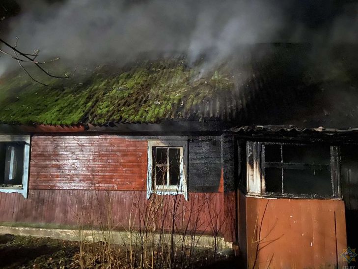 Пожар в жилом доме в Стародорожском районе: военнослужащий спас мужчину