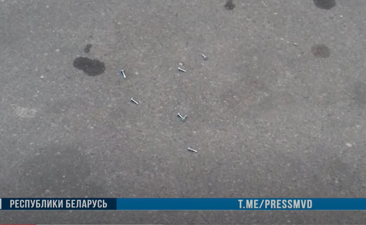 Житель Могилёва разбросал саморезы у зданий силовых структур. Его задержали