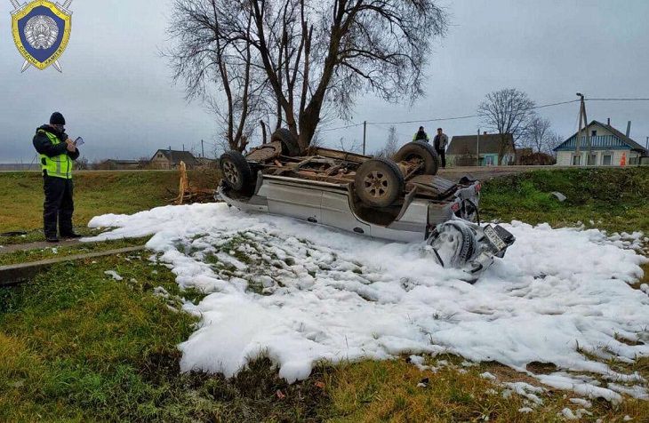 Выбросило из салона. Жуткое смертельное ДТП произошло под Рогачевом