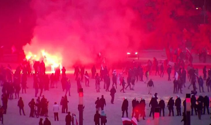 День независимости Польши: полиция Варшавы открыла огонь