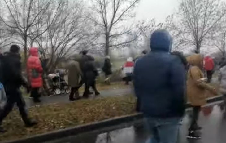 Белорусский политолог о новом формате протестов: Люди стоят под магазином, кричат. Смотрится убого