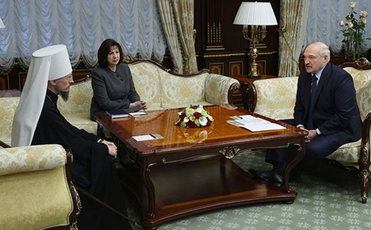 Лукашенко предложил Макрону посредничество в диалоге с мусульманами