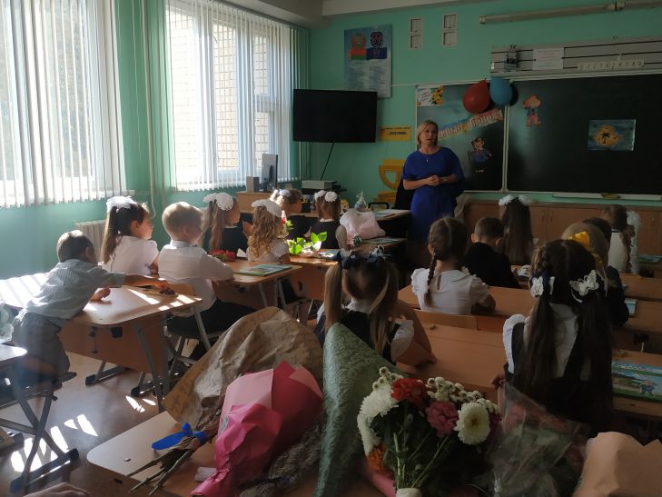 Уроки в школе нужно начинать позже: ученые рассказали, к чему может привести раннее пробуждение у школьников