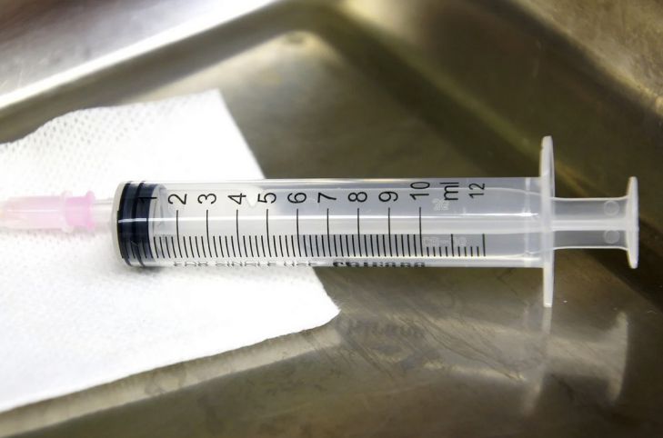 Медсестре предъявили обвинения в массовом убийстве младенцев