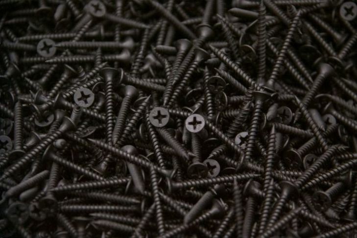 Мужчина наглотался шурупов, чтобы попасть в клинику и сдать тест на COVID-19