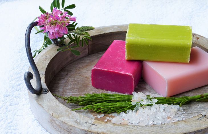 7 лайфхаков с обычной солью, которые пригодятся в хозяйстве