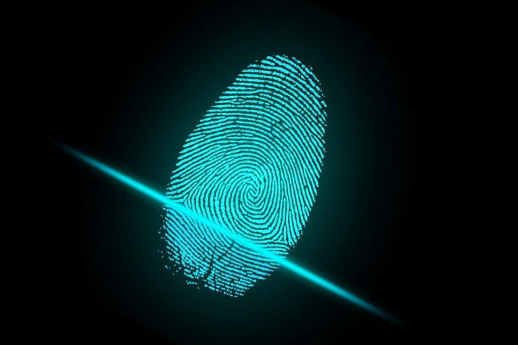 Почему лучше не включать смартфон отпечатком пальцев – рассказывают эксперты