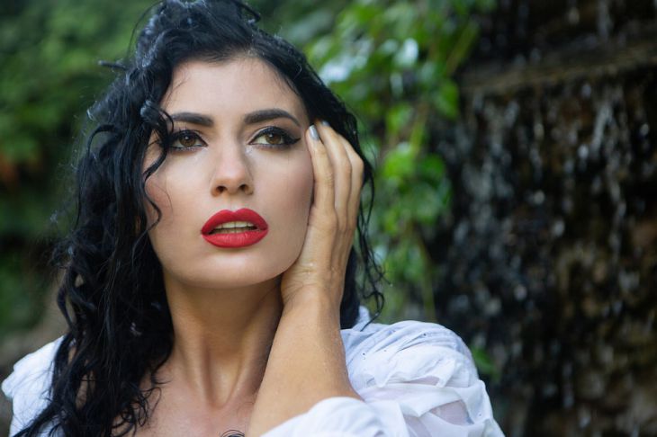 5 вещей, которые будет требовать мужчина, если считает женщину легкомысленной