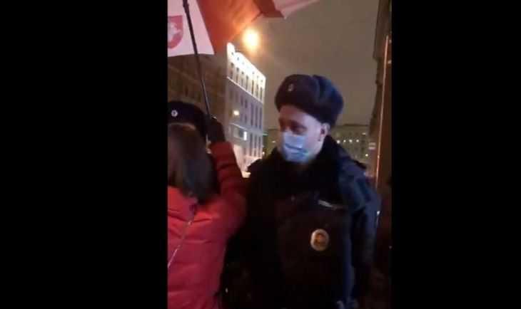 Протестующих белорусов задержали у посольства в Санкт-Петербурге