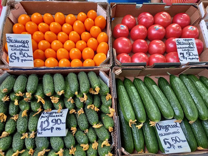 Огурцы почти по 13 рублей. Почем овощи на Комаровке в начале декабря