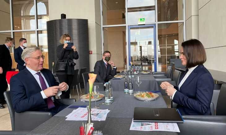 Тихановская заявила, что Россия может помочь в разрешении кризиса в Беларуси Тихановская заявила, что Россия может помочь в разрешении кризиса в Беларуси