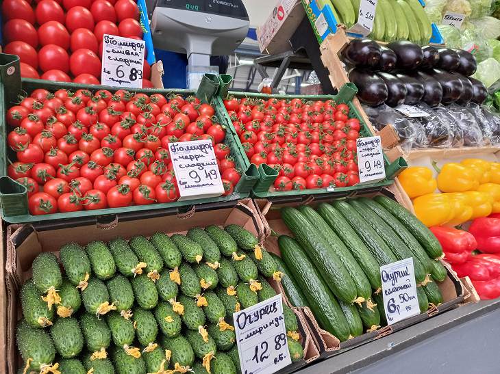 Огурцы стоят почти 13 рублей за килограмм. Какие цены на Комаровке перед Новым годом