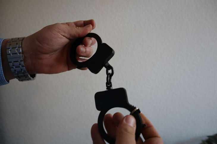 Минчанина приговорили к 8 годам колонии за разбойное нападение на кассира обменника